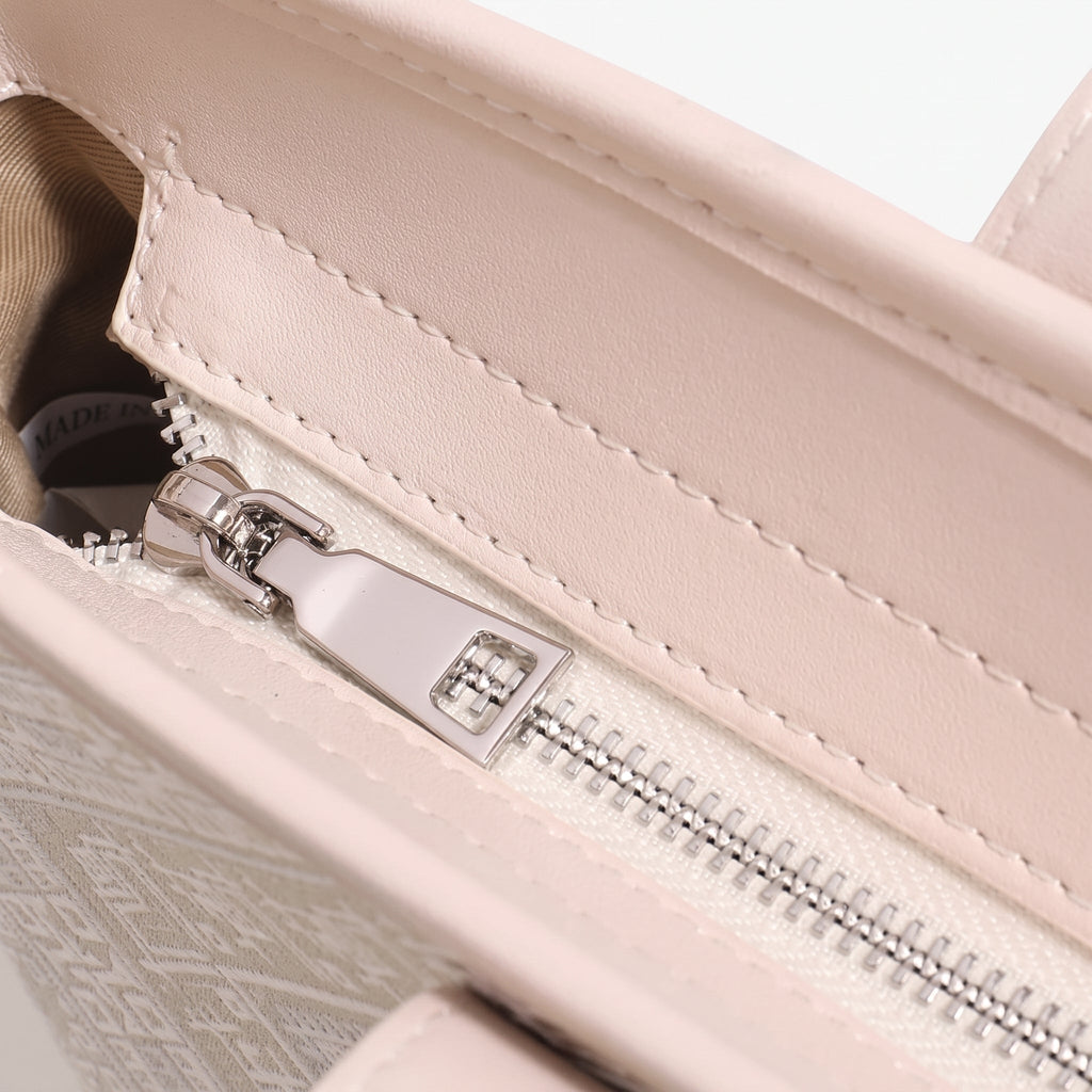 Bolso tote de piel vegana con jacquard geométrico