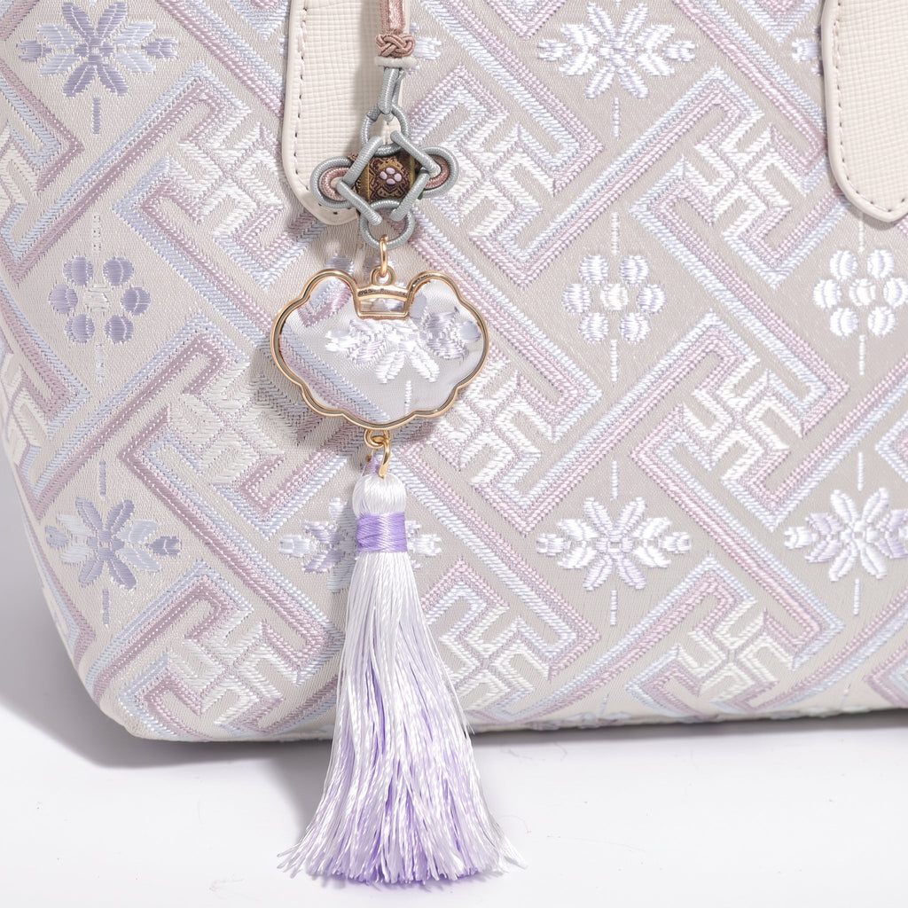 Bolso tote de piel vegana con jacquard oriental y borla