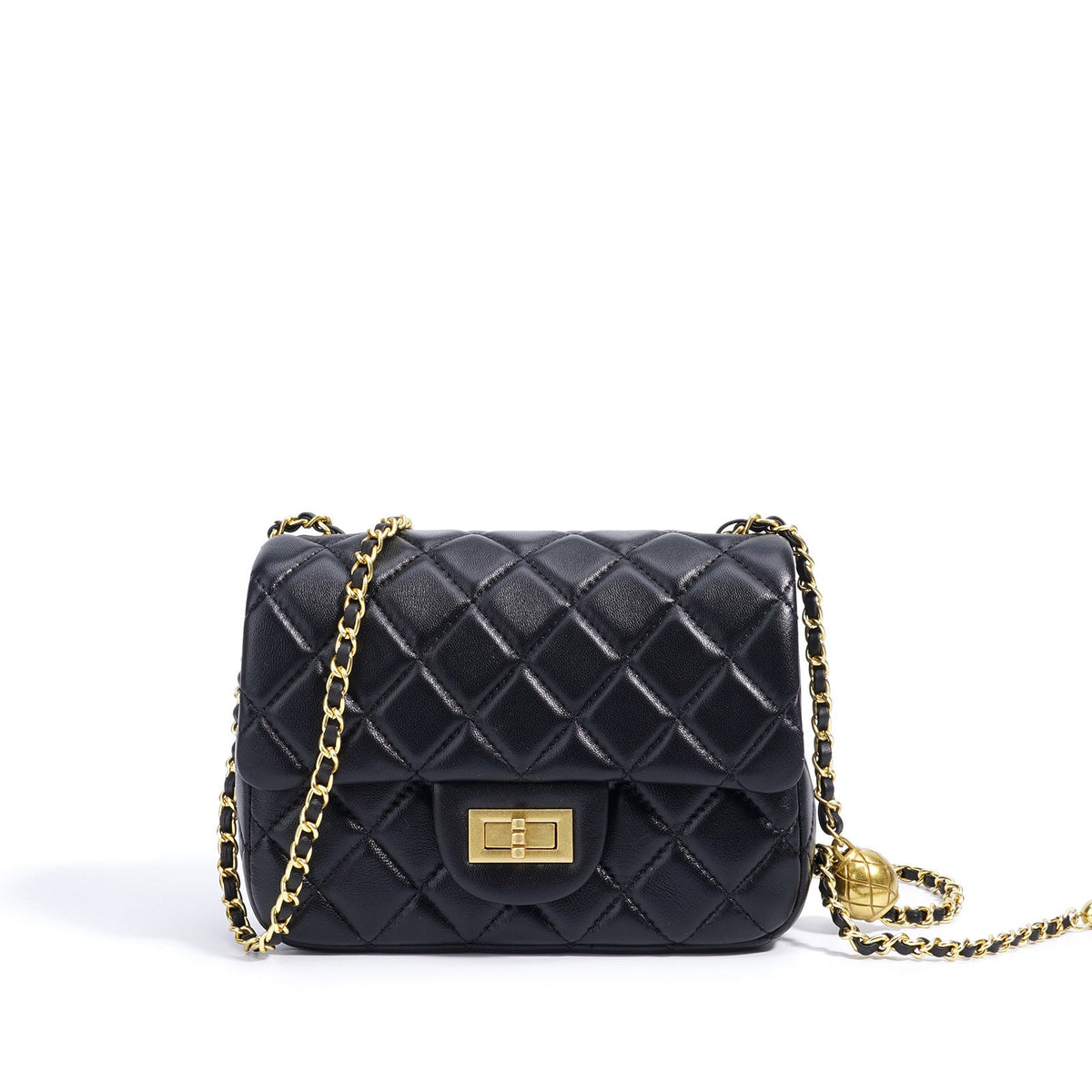 Bolso clutch acolchado de napa con cadena dorada