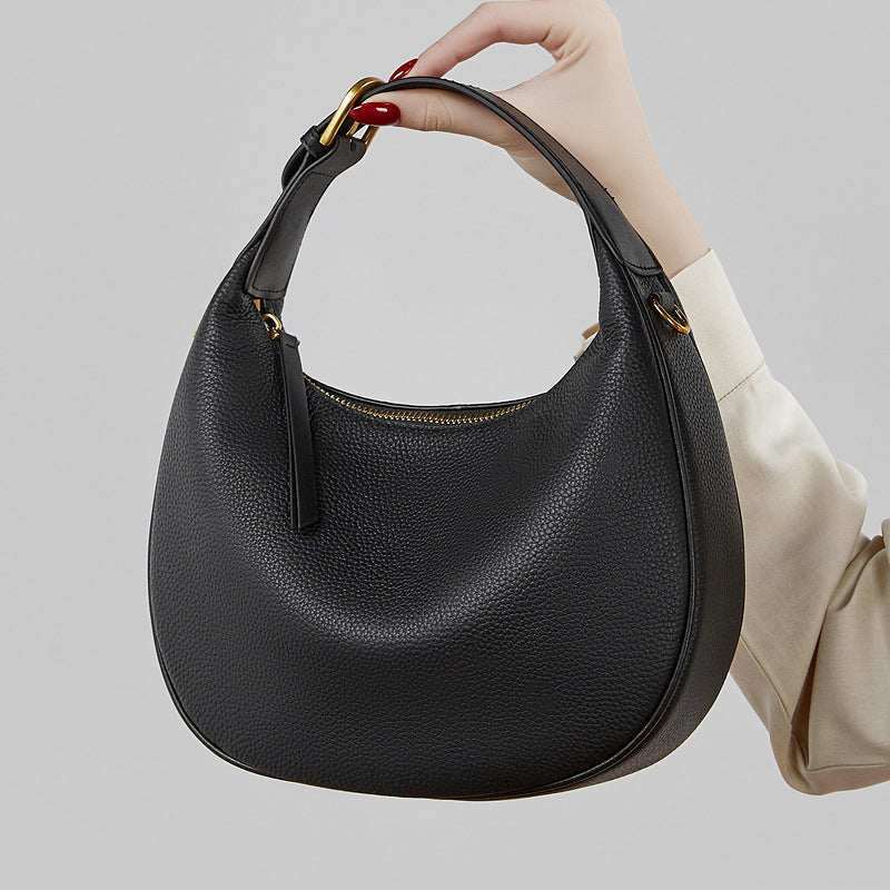 Bolso hobo de media luna en piel granulada