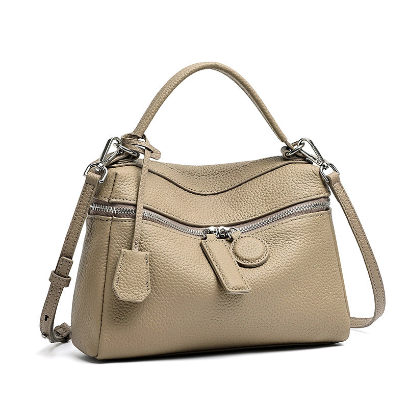 Bolso clutch cuadrado tipo almohada de piel