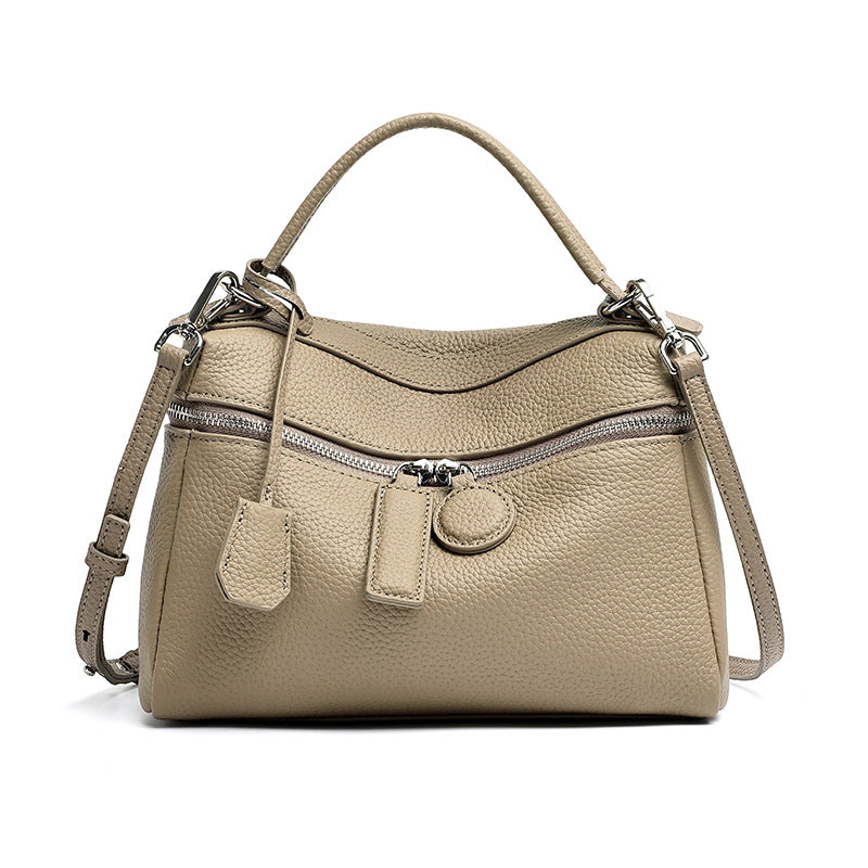 Bolso clutch cuadrado tipo almohada de piel