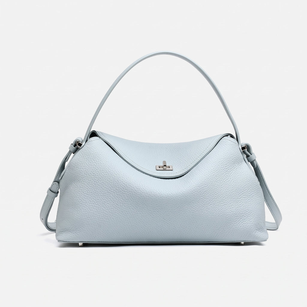 Bolso clutch de piel granulada con solapa