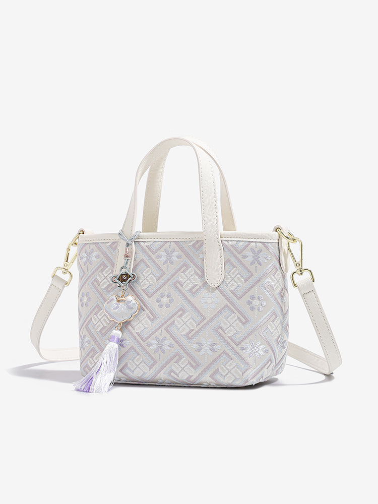 Bolso tote de piel vegana con jacquard oriental y borla