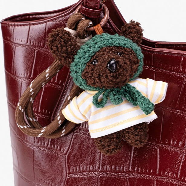 Bolso tote de piel vegana efecto coco con charm de oso
