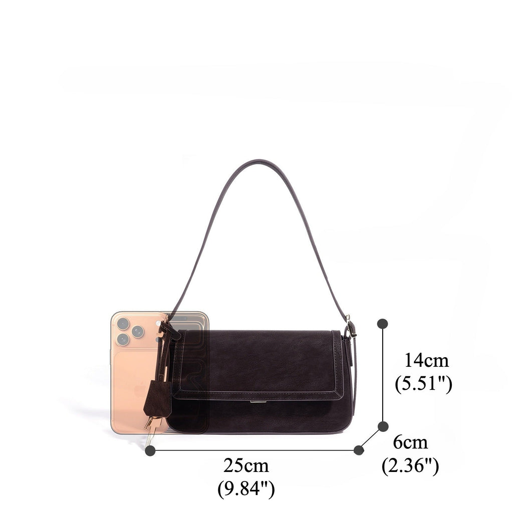Bolso de hombro de piel con llavero charm
