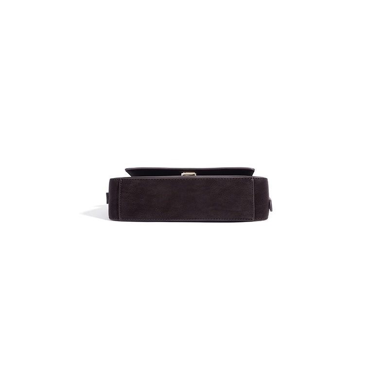 Bolso de hombro de piel con llavero charm