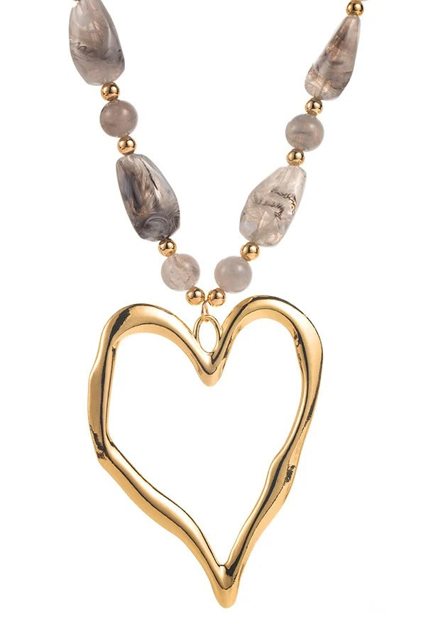 Collar corto de perlas irregulares