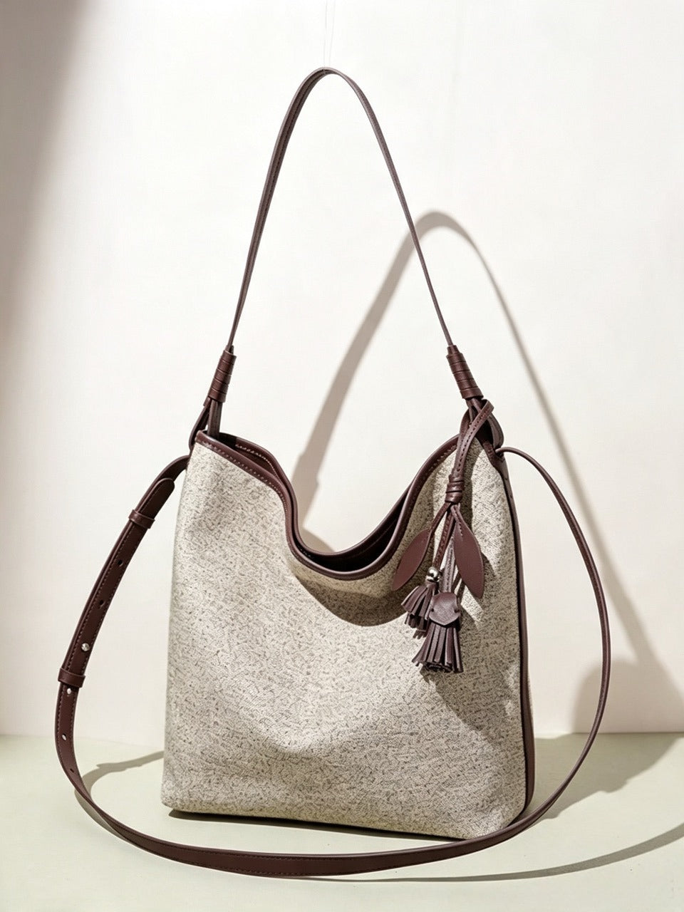 Bolso saco de lona con borla