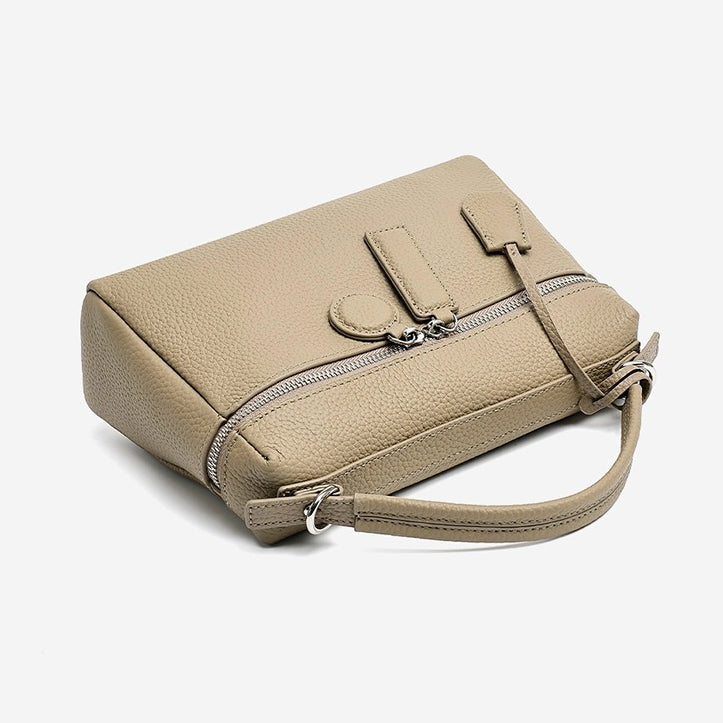 Bolso clutch cuadrado tipo almohada de piel