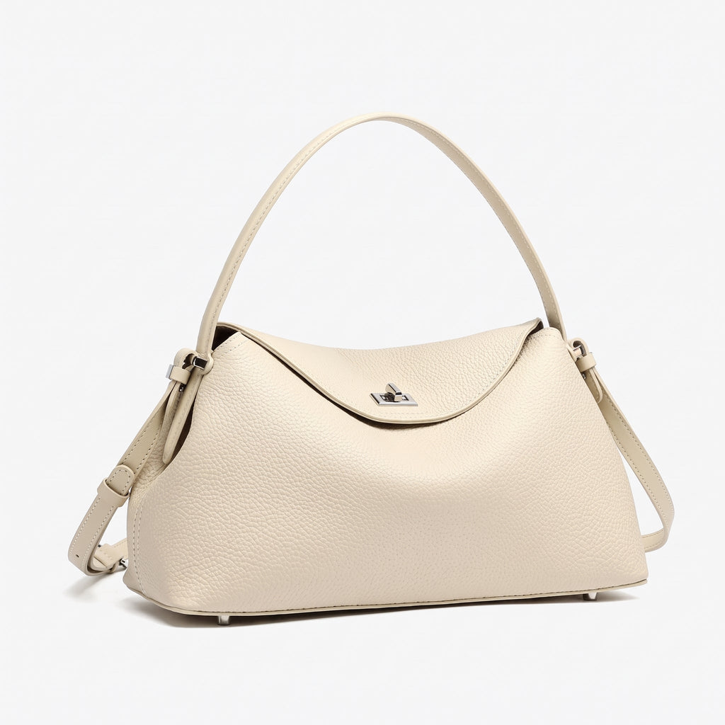 Bolso clutch de piel granulada con solapa