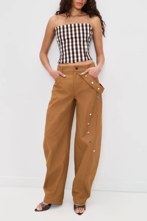 Pantalón Kazina de corte barril con tachuelas plateadas y tiras laterales