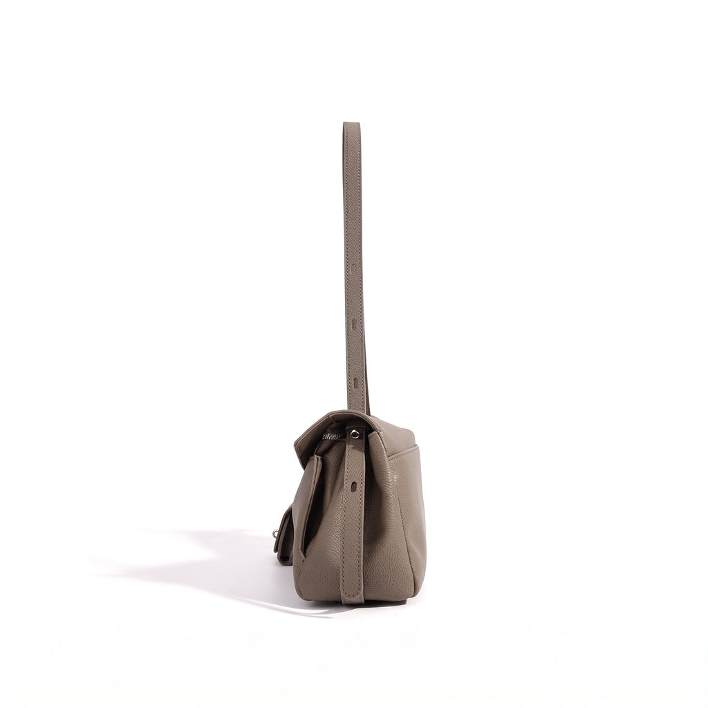 Bolso clutch de piel con solapa y monedero pequeño