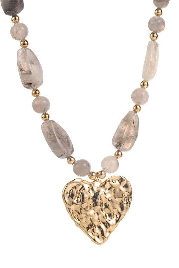 Collar corto de perlas irregulares