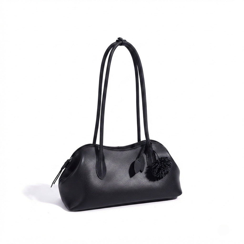 Bolso clutch curvo de piel con charm