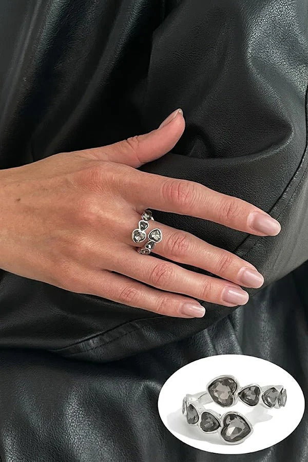 Anillo geométrico cuadrado de acabado metálico