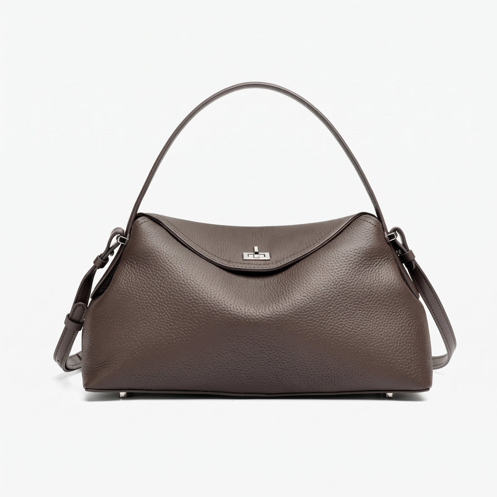 Bolso clutch de piel granulada con solapa
