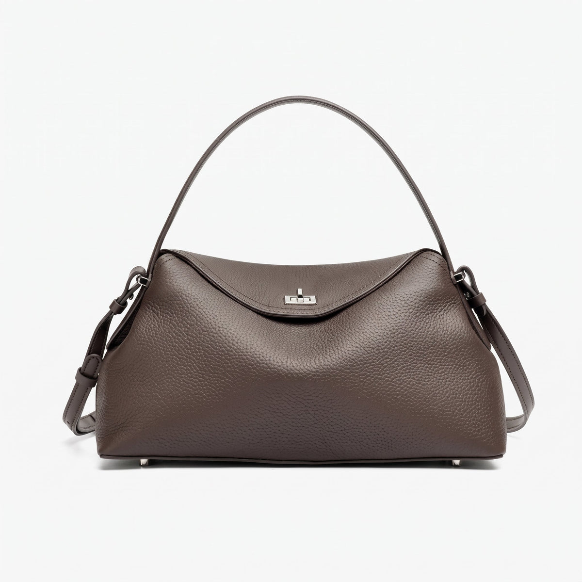 Bolso clutch de piel granulada con solapa