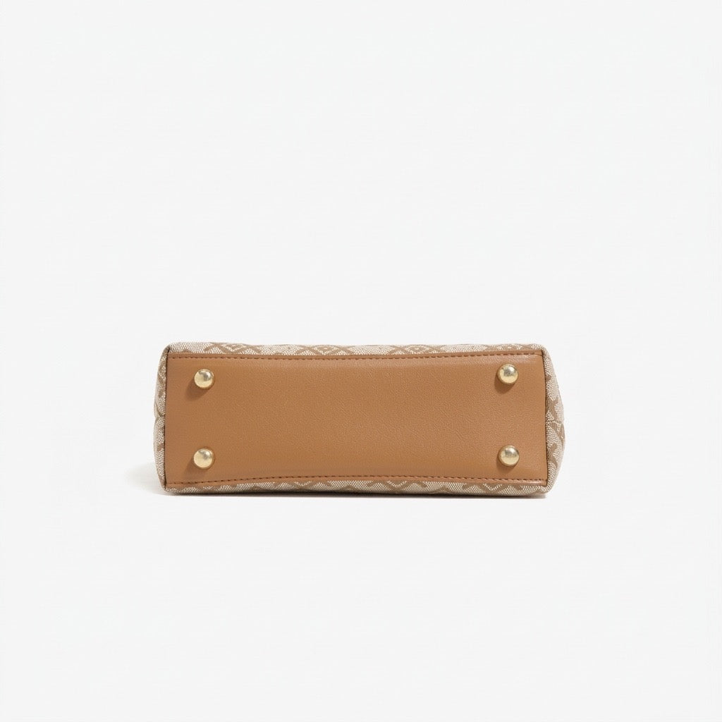 Bolso clutch vintage de piel vegana con monograma