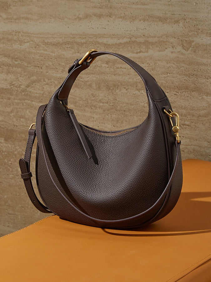 Bolso hobo de media luna en piel granulada