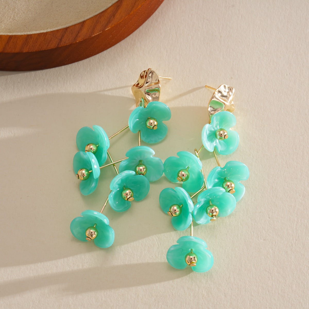 Pendientes largos de flores con borlas multicapa