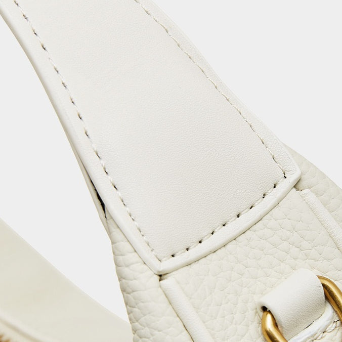 Bolso hobo de media luna en piel granulada