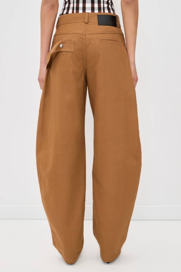 Pantalón Kazina de corte barril con tachuelas plateadas y tiras laterales