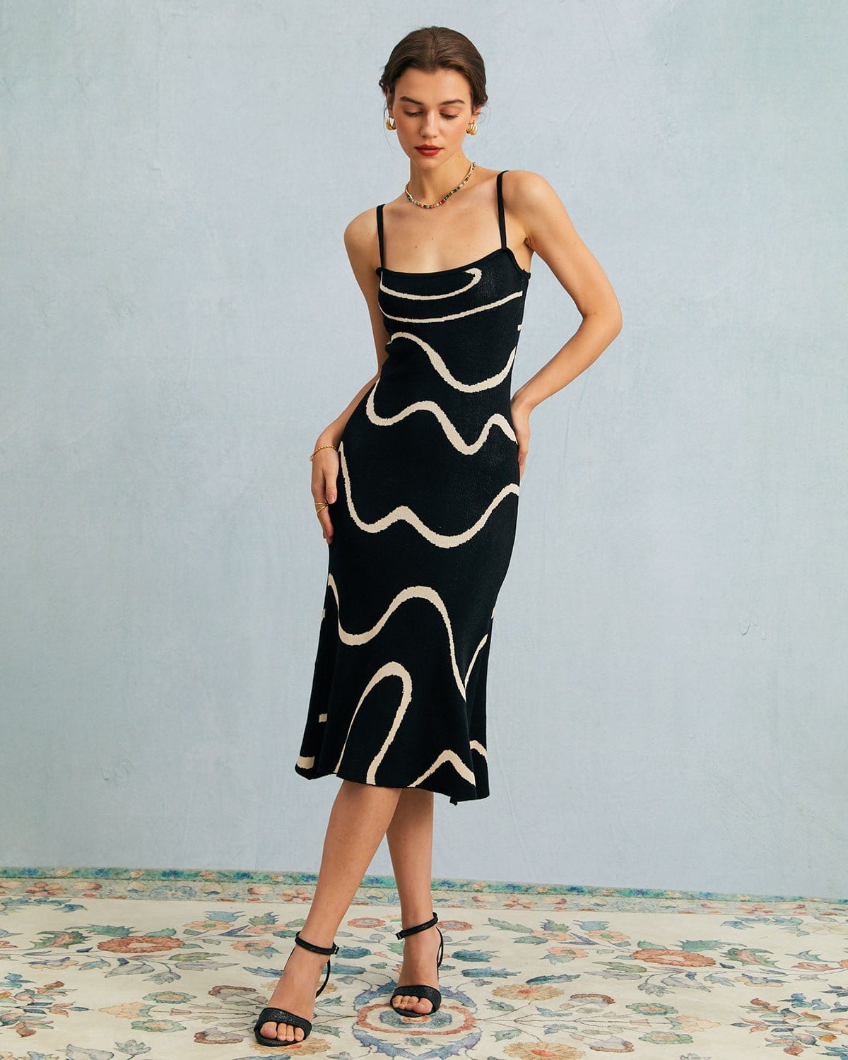Vestido midi de punto negro con bajo sirena