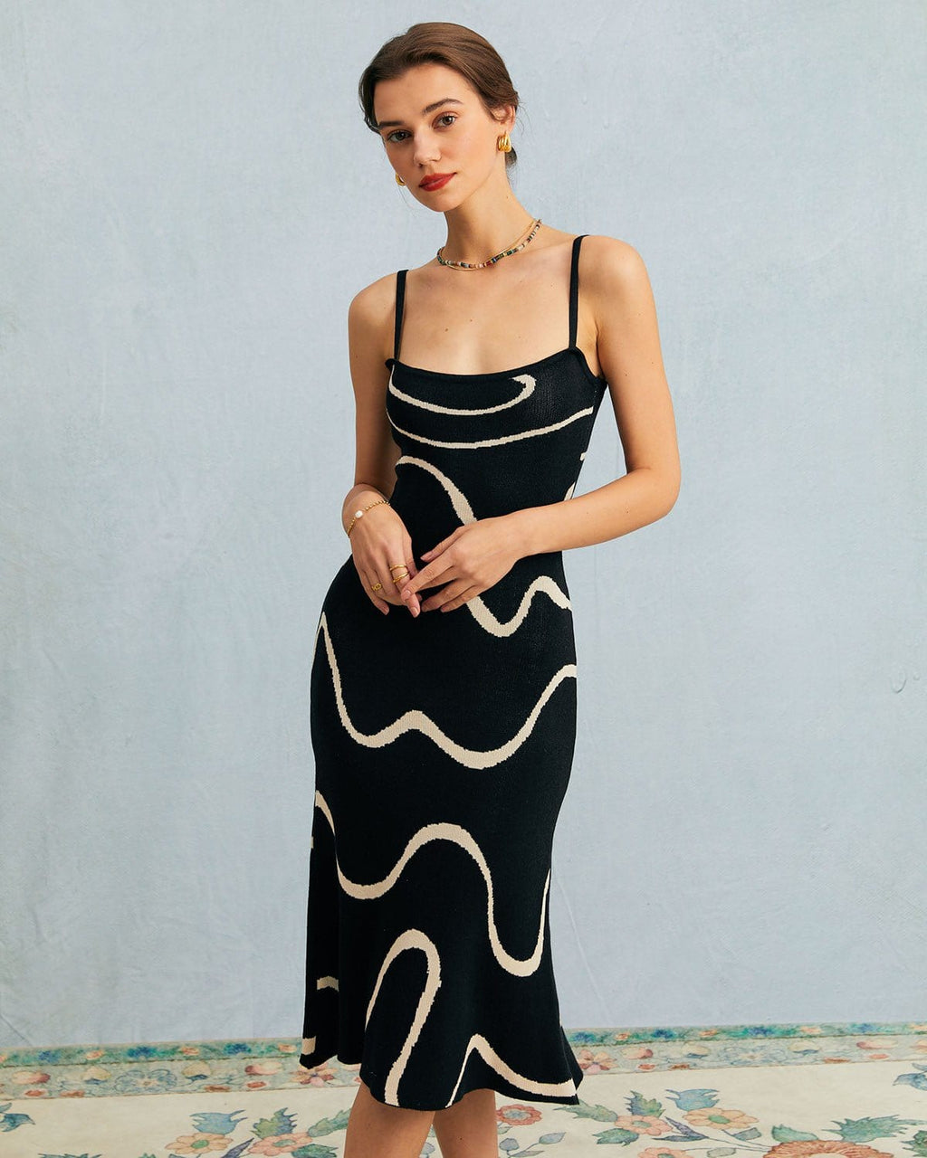 Vestido midi de punto negro con bajo sirena