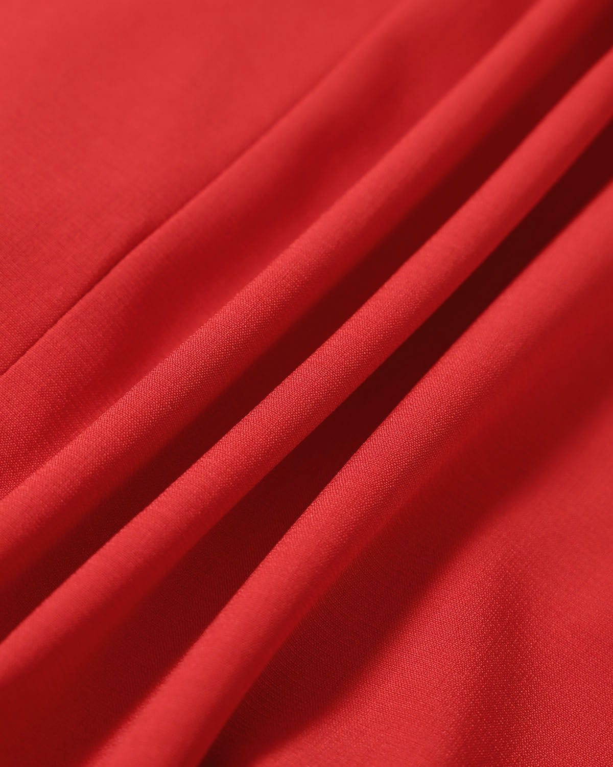 Vestido corto rojo de cintura alta con escote barco