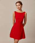 Vestido corto rojo de cintura alta con escote barco