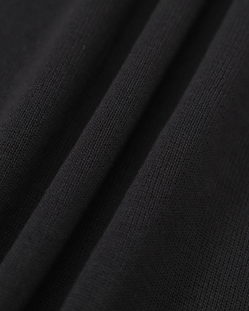 Vestido corto negro de punto con detalles en contraste